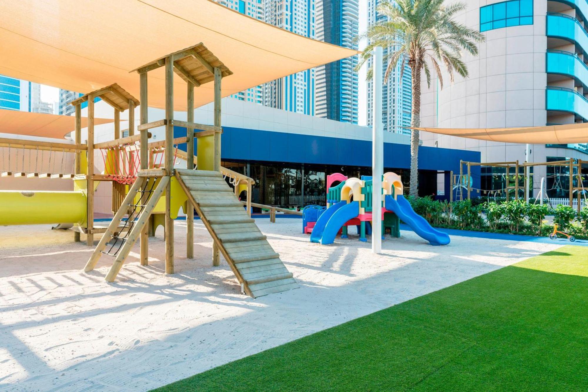 迪拜迈纳塞亚海滩威斯汀度假酒店 外观 照片 Children's playground at The Pointe